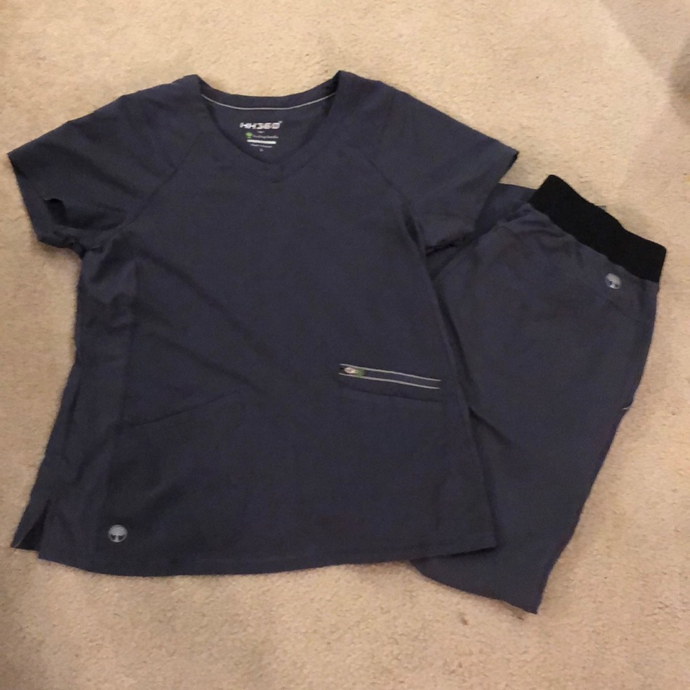 Healing Hands scrubs EUC. Lg top M pants